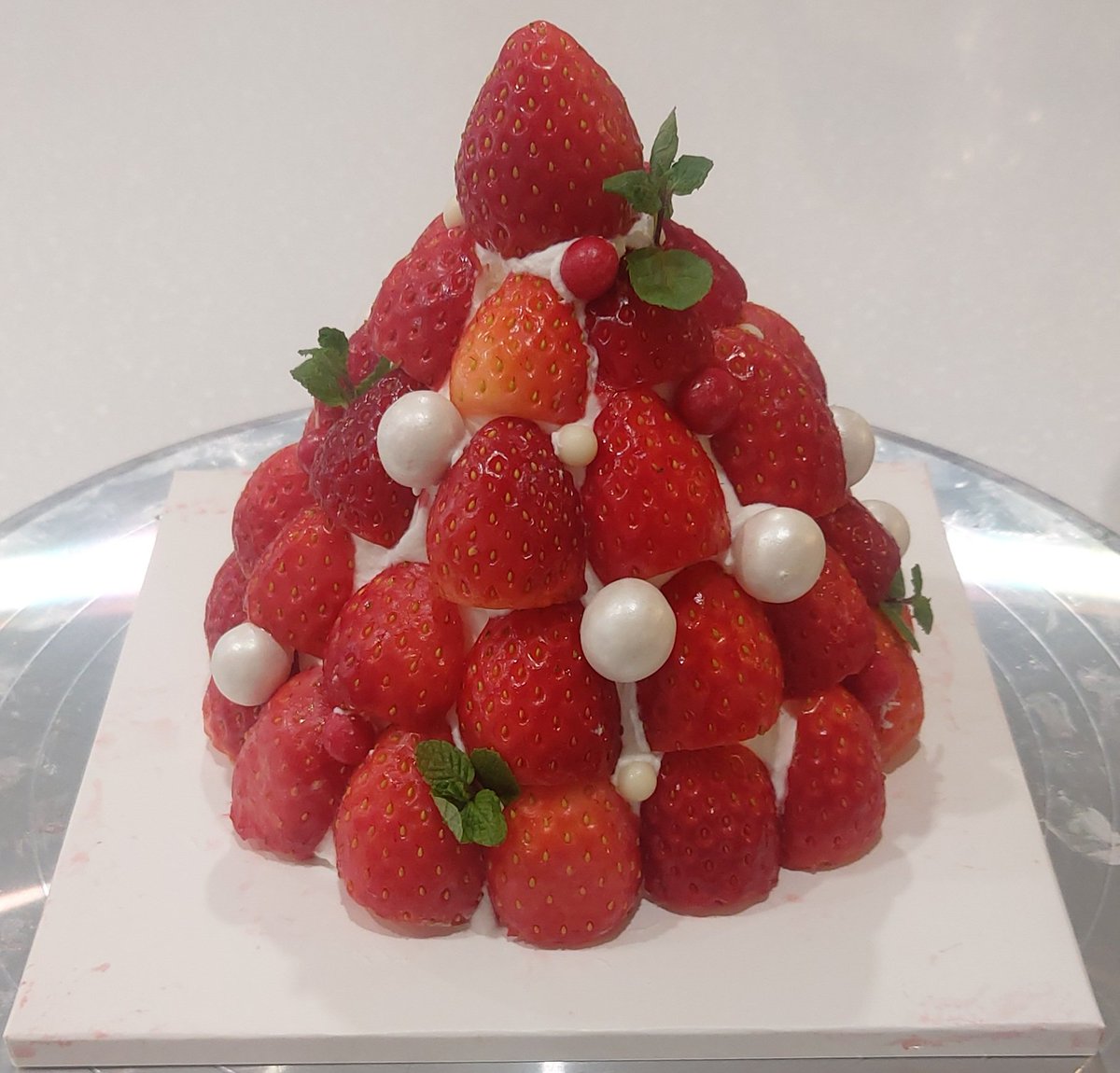 오늘은 크리스마스 이브겸 부모님 결혼기념일겸 원데이클래스 가서 케이크를 만들고왔다
케이크 만들기는 아무나 할수 있는게 아니었다