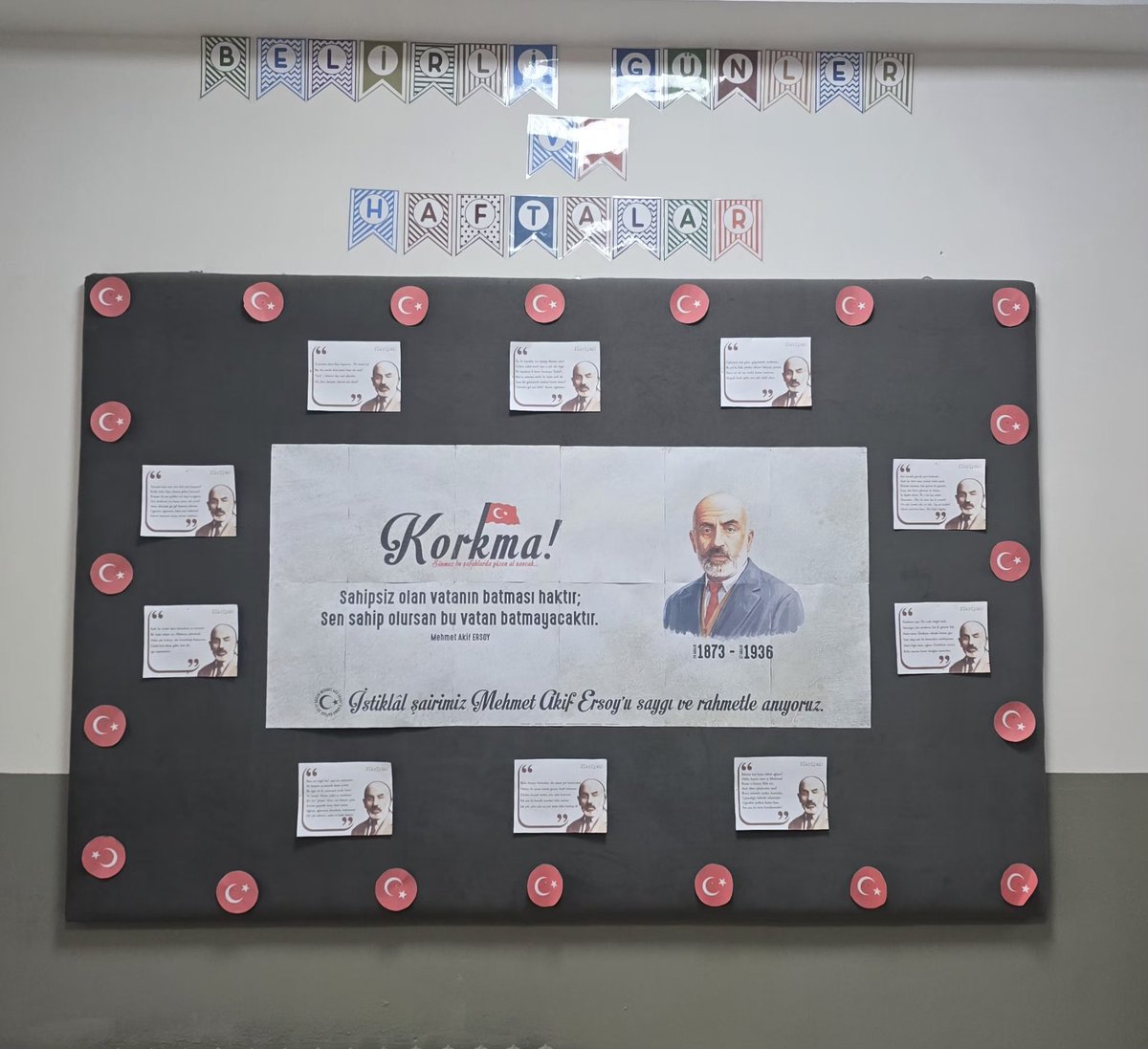 Balolukoo04's tweet photo. Vatan ve millet sevgisini dizelere nakşeden Mehmet Âkif Ersoy’u, Anma Haftası kapsamında hazırlanan panomuzla saygı ve rahmetle yâd ettik. https://t.co/gsoqe5kV4o