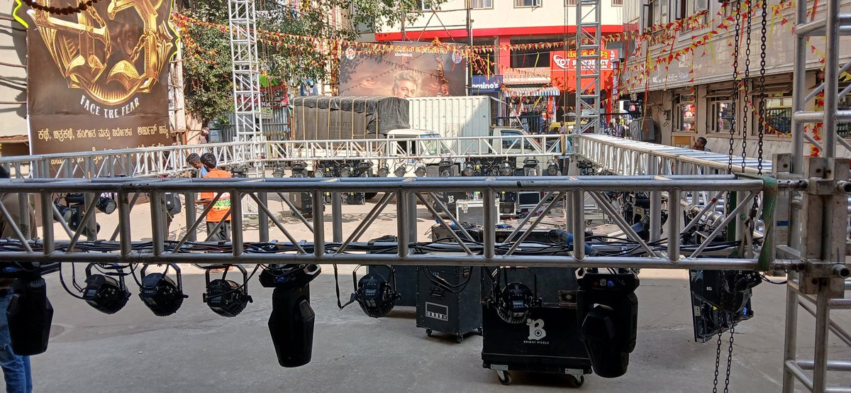 Getting Ready 🥳🥳🥳🥳  

ರಾಜಾರ ಹಿರಿ ಮಗ Fans Will Take Charge In Few Hour's 🔥🔥🔥

#Shivanna #Shivarajkumar #KingShivanna #DrShivarajkumar #45TheMovie #DrShivarajkumarUpdates