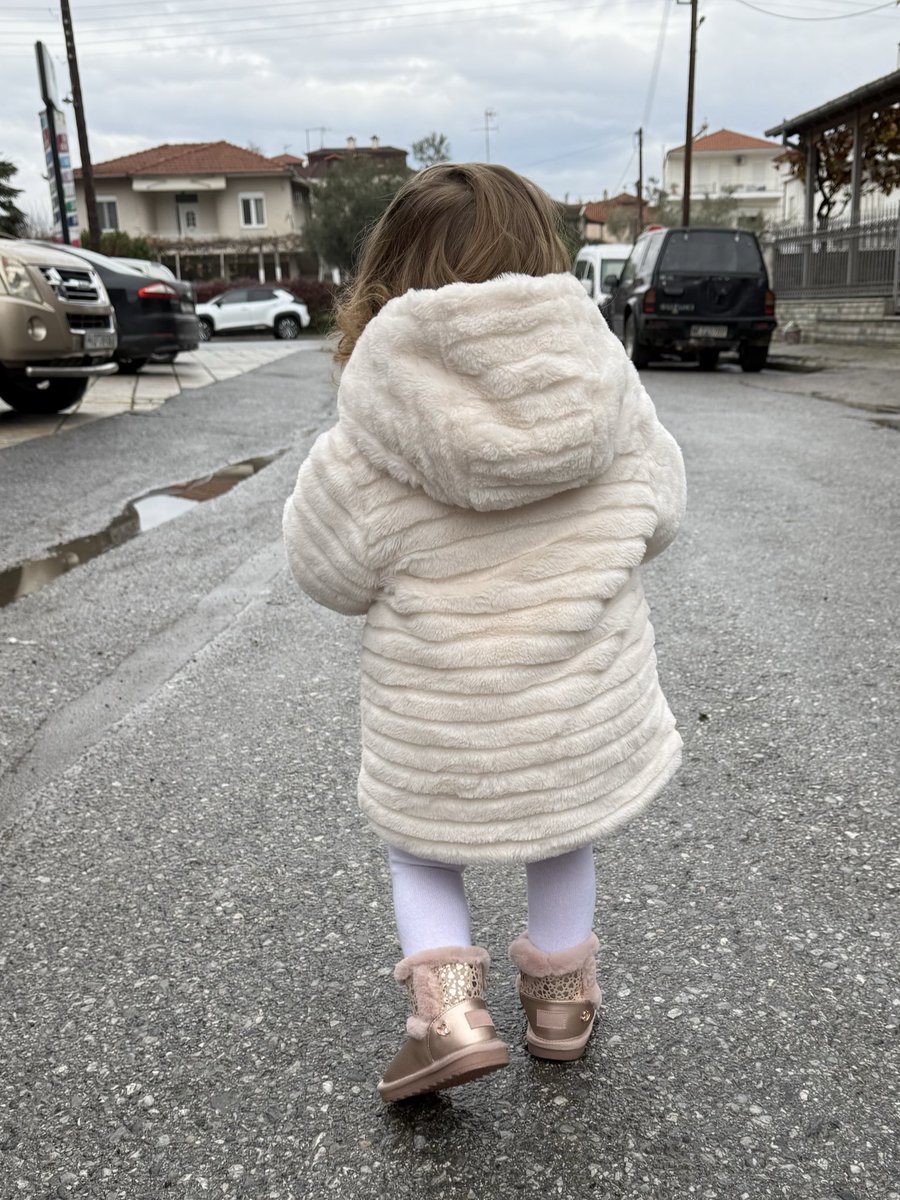 sofia_emn's tweet image. Μεγάλωσε η σταλίτσα και ήρθε να μου πει τα κάλαντα 🫠🥰🫠🥰