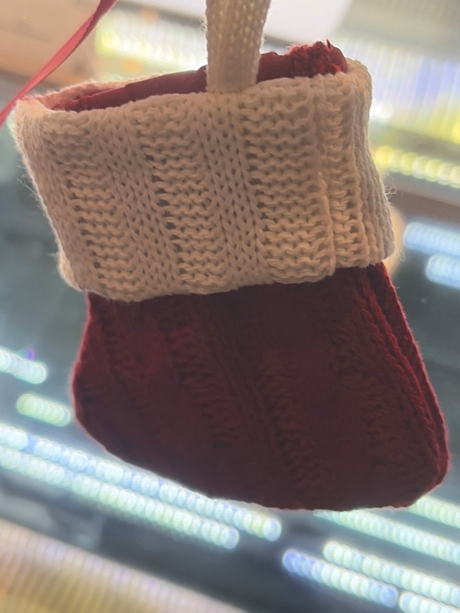 251224 BAEKHYUN BUB #큥이버블

Baekhyun: (Photo)

On my way to buy a cake~~ ㅎㅎ

(Photo) 

Get in here guys!!! Eris!