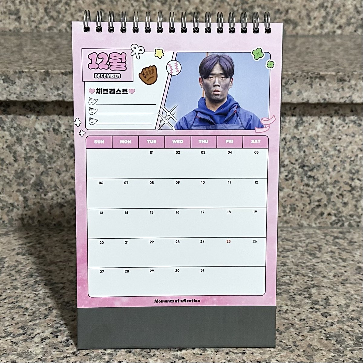 달력실물은 이렇습니다 !
색감잡으려고 집 근처 요리조리 다녀도(..) 안잡히네요🥺
  ㄴ (아우울헤)