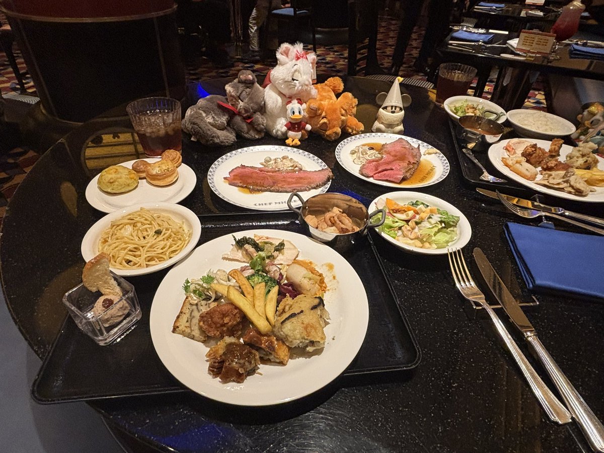 Tybtws_nd's tweet photo. 一切美味しそうに見せようという気概を感じられないビュッフェ https://t.co/jBabVkiT75