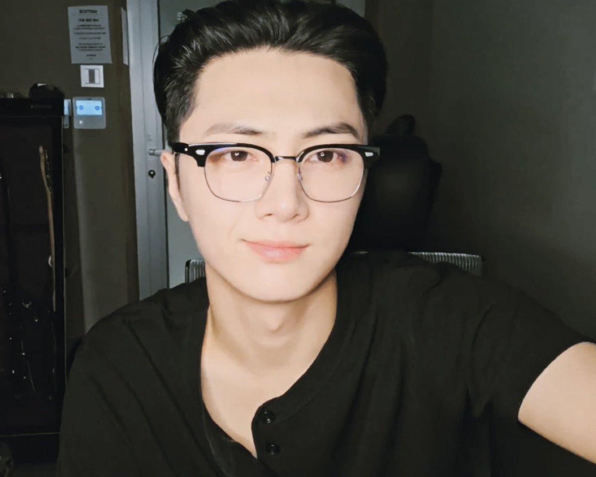 fluffypxn's tweet photo. หล่ออะ😭 https://t.co/QdJDyliBNr