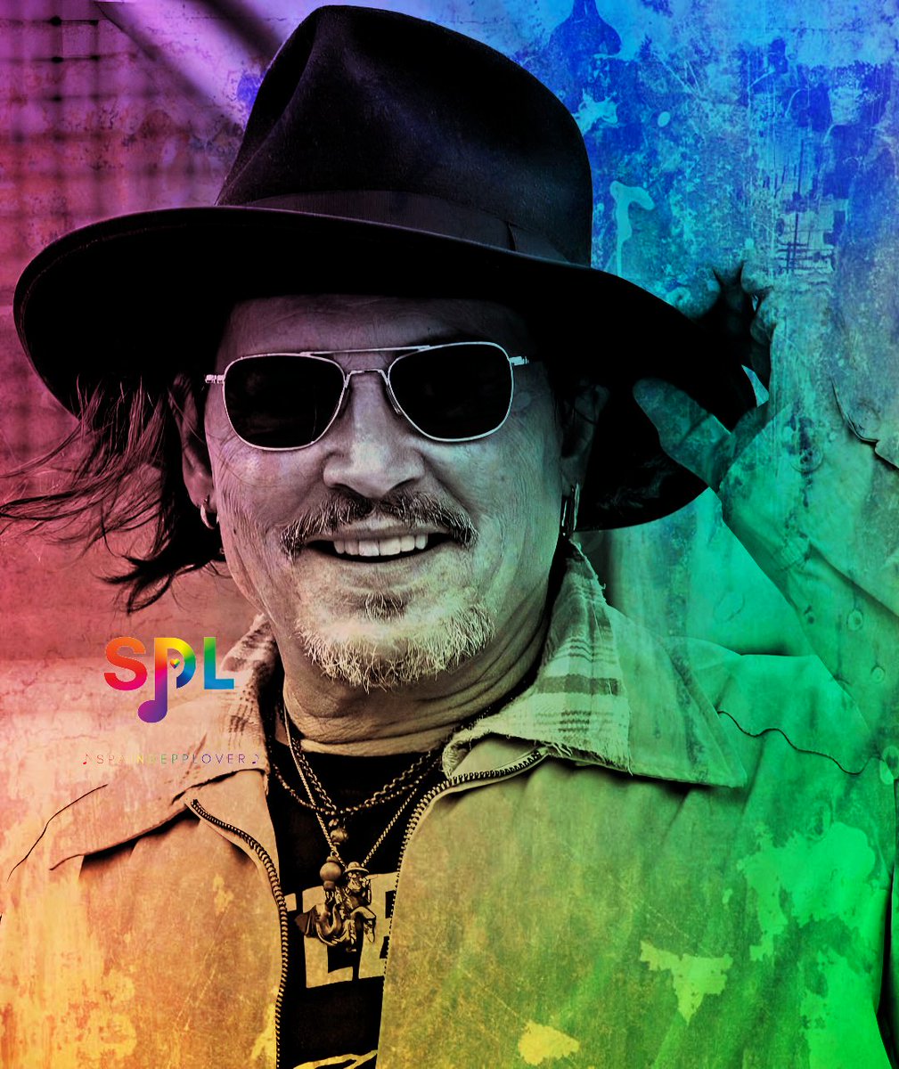 SpainDeppLover's tweet photo. Merry Christmas to those who dare to be themselves!
♪♪♪
 ¡Feliz Navidad a quienes se atreven a ser ellos mismos!
♪♪♪
#johnnydeppedit #johnnydepp #johnnydeppfans
Thanks to every one!! https://t.co/vyGdYDpJ15
