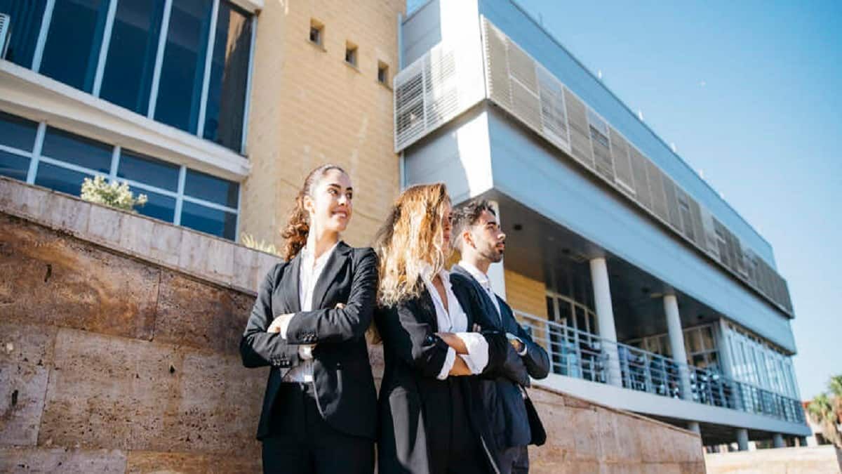 careers360's tweet image. CAT Toppers List 2025: Non-engineers dominate top scores; 12 candidates secure perfect 100 percentile

#IIM #CAT2025 #Toppers #MBA 
Read more at: 
buff.ly/4R9pWj8