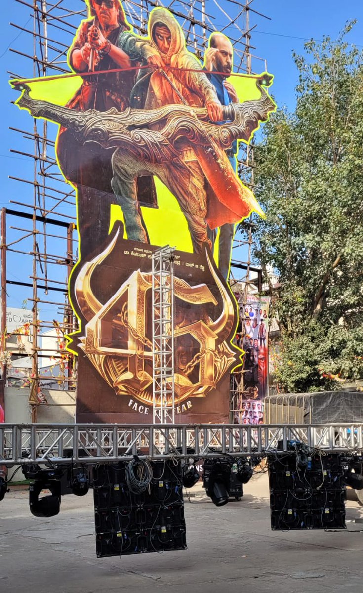 K.G. Road boys brewing it nicely 👌🏻 Bring it on 😎 

DJ celebrations from 5 P.M. 🧨

One &amp; Only MASS GOD <a href="/NimmaShivanna/">DrShivaRajkumar</a> ❤️

#45TheMovieOnDec25th 

#DrShivaRajkumar 
#DrShivaRajkumarTrends