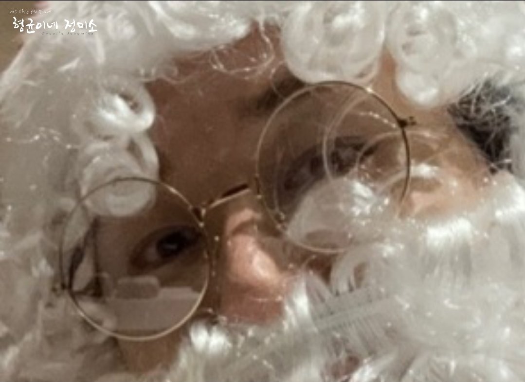 [Happy Clydemas &amp; Happy New Year🎄]

배우님과 함께
연말 연휴에도 멈추지 않고 계속 달려갈 미소님들!
다가오는 2026년에도 자주, 오래 만나요 🚘✨

#조형균 #사진_조형균맞음
#쌀산타🎅 #행복한클스마스보내셔용
#새해복많이받으세요