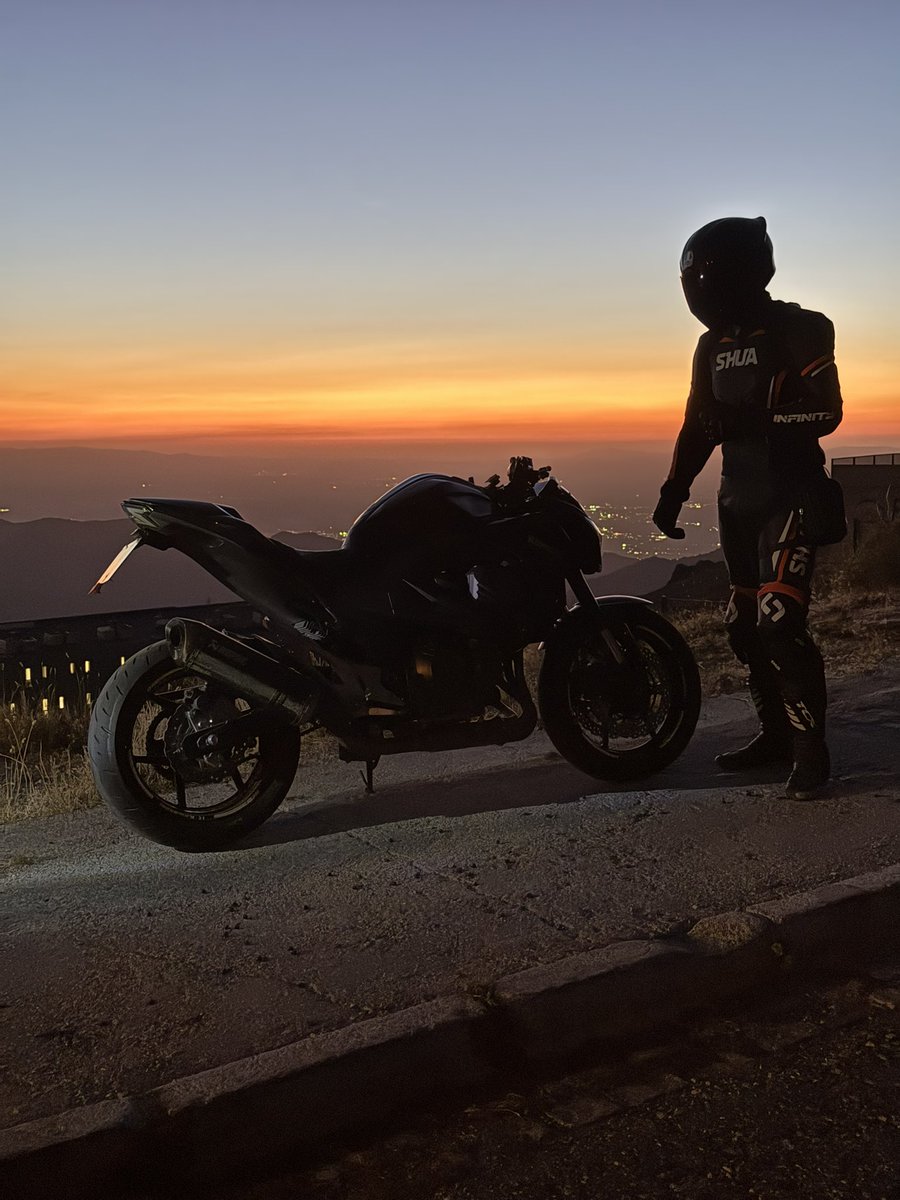 WalterOffiziell's tweet photo. Time flies 🌄 https://t.co/eXZStEleun