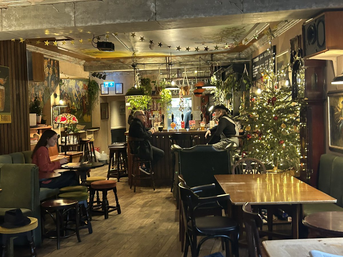 PubsSaving's tweet photo. Christmas at The Robin, Crouch Hill. Open on Christmas Day 12pm-3pm. One of the best pubs around. ❤️ 🍻 My favourite pub Christmas tree! 🎄#christmas #pubs #londonpubs #crouchhill #stroudgreen #favouritepubs #caskale #realcider https://t.co/qvaaqiU68v