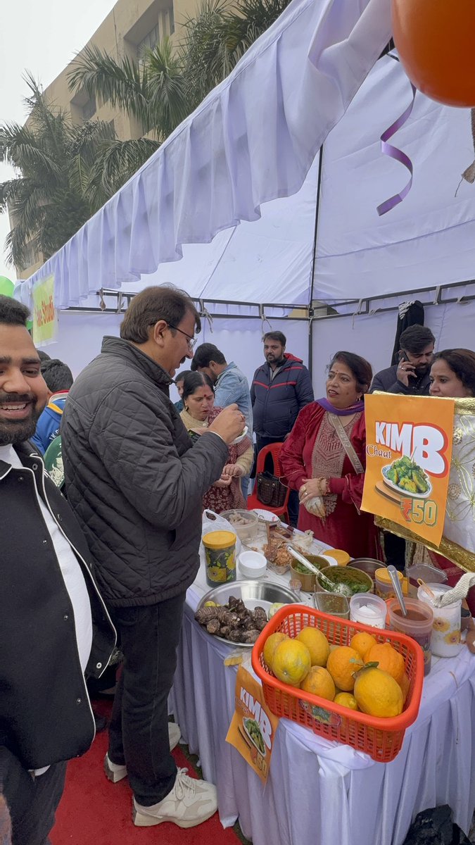 “वोकल फॉर लोकल” अभियान को बढ़ावा देने के उद्देश्य से जम्मू में आयोजित स्वदेशी मेले में जाना हुआ, जिसमें अनेक स्थानीय उद्यमियों और शिल्पकारों ने उत्साहपूर्वक भाग लिया।