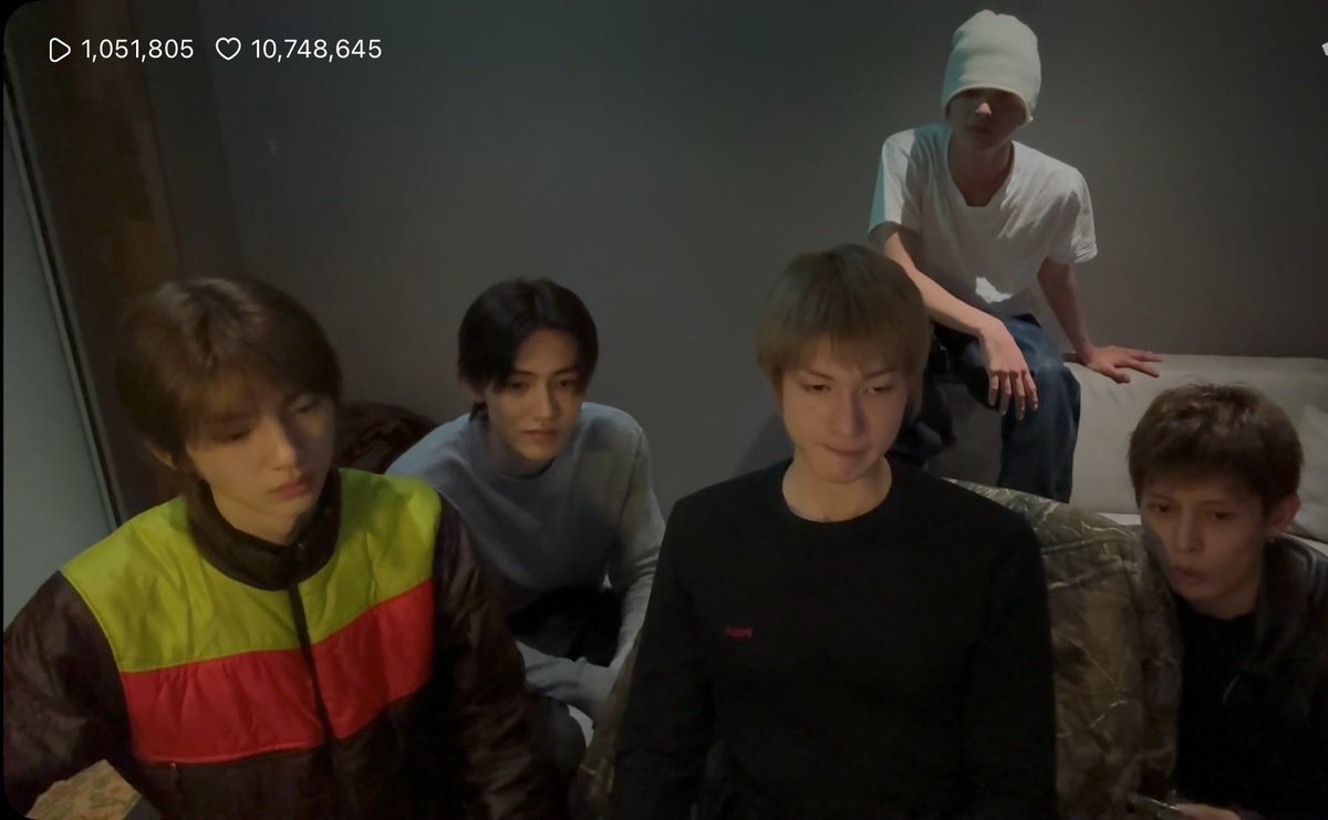 cortivn's tweet image. the 1 million viewers on live rn our fandom is so big already THIS IS CRAZY😭