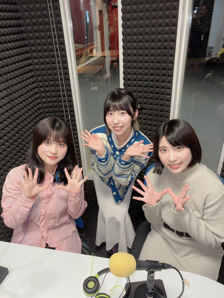 87_skrno's tweet photo. #雄鷹座の天神イベントガイド

今年の放送が終わりました〜！！！
ご視聴ありがとうございます✨️

アンバサダー3人で記念撮影📸

来年も引き続きよろしくお願いします🔥 https://t.co/900LgCUrJB