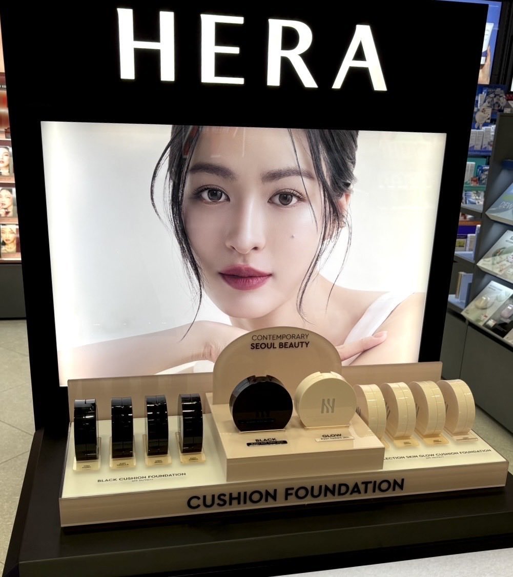 Aihara_137's tweet image. สรุปลูกถือ สองสีเลยชิมิคะ 
บัตรในกระเป๋าสั่นๆ ละ 

#HERAxLingLing #HolidayCollection 
#linglingkwong #หลิงหลิงคอง
@linglingsirilak