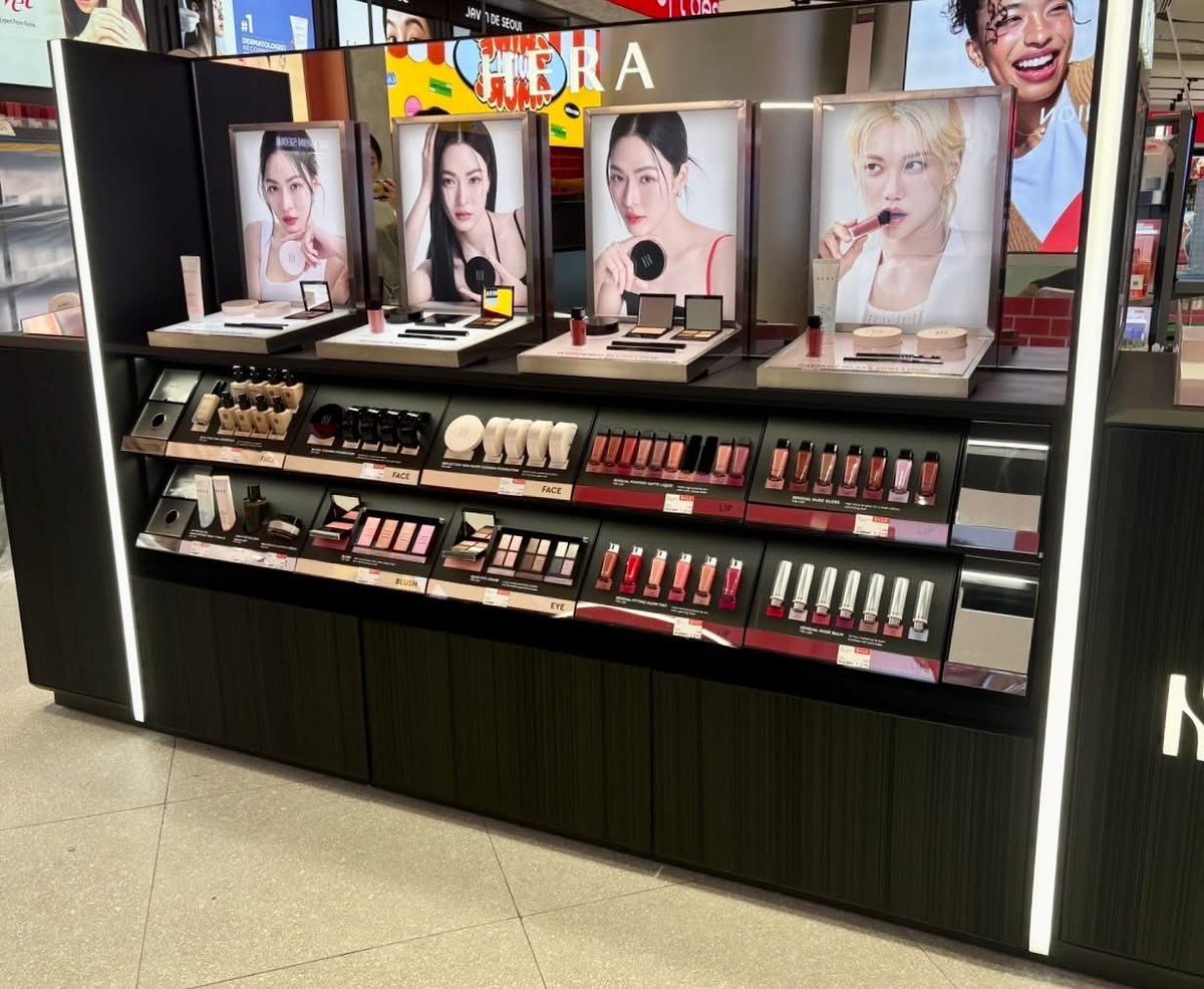 Aihara_137's tweet image. สรุปลูกถือ สองสีเลยชิมิคะ 
บัตรในกระเป๋าสั่นๆ ละ 

#HERAxLingLing #HolidayCollection 
#linglingkwong #หลิงหลิงคอง
@linglingsirilak