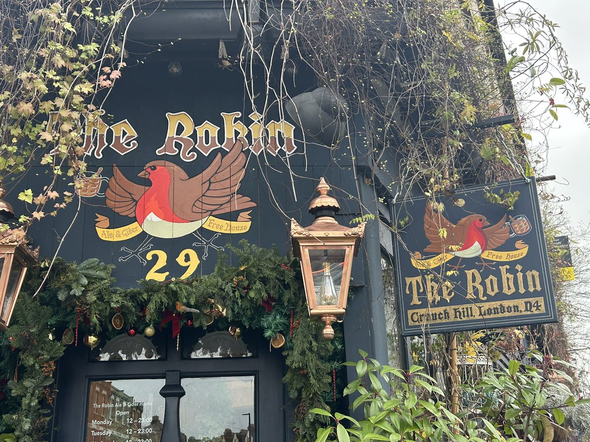 PubsSaving's tweet photo. Christmas cask ales and real ciders at The Robin, Crouch Hill. 🎄 New Bristol Brewery/Thornbridge Millionaire Shortbread Stout was lovely, with chocolate and caramel notes. ❤️#christmas #pubs #londonpubs #crouchhill #stroudgreen #favouritepubs #caskale #realcider https://t.co/Ig0qd8W0ar