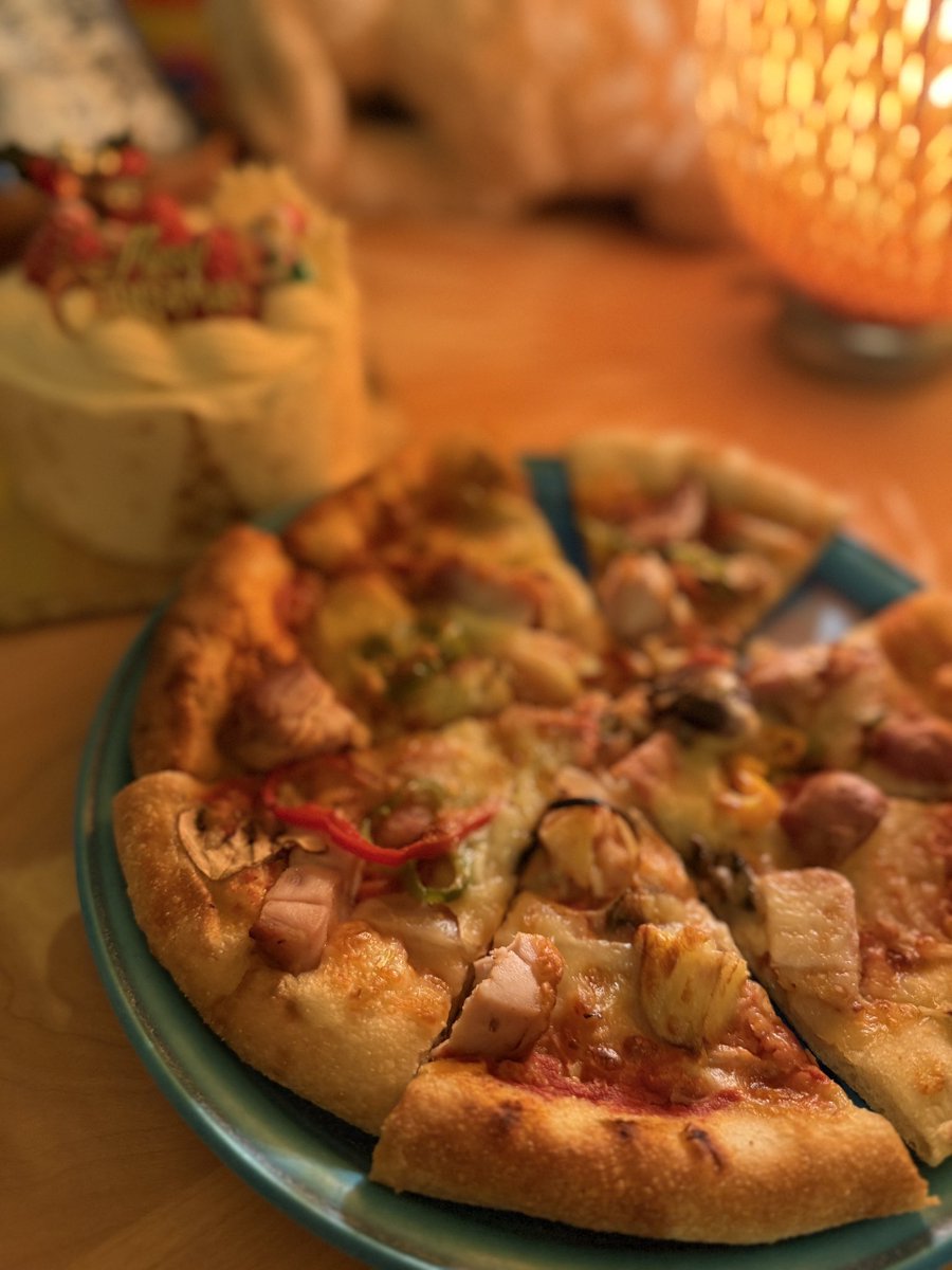 hoshinobussan's tweet photo. 群馬の小麦ピザ🍕
と
群馬の小麦ケーキ🎂
メリーコムギマス🎅
#TheBakery #ガトー・ド・ボワイヤージュ https://t.co/OUNgf2fHPn