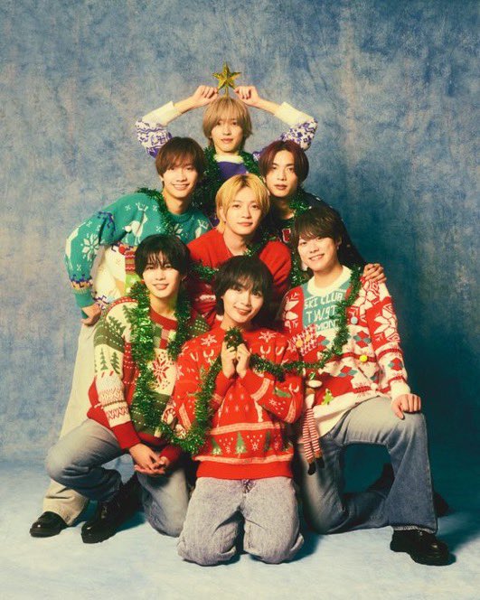 19：28𝗍𝗂𝗆𝖾 ⏰ 🦌•┈ ✨ ┈ 🌟┈🎄┈🌟┈✨┈•🦌 ❤🧡💛🩷💜💙💚