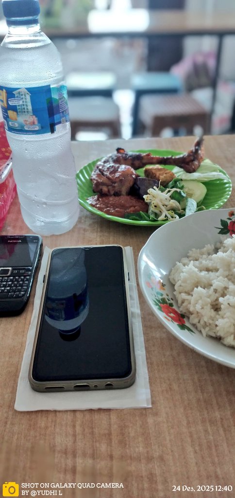 YUDHI_Laksana's tweet photo. Manusia Itu Tidak Selamanya Benar Dan Tidak Selamanya Salah, Percaya Diri Penting, โSadar Diri Jauh Lebih Penting.โ
Met Sore ๐ซLand
#Rolasan https://t.co/MhUuBKWKNa
