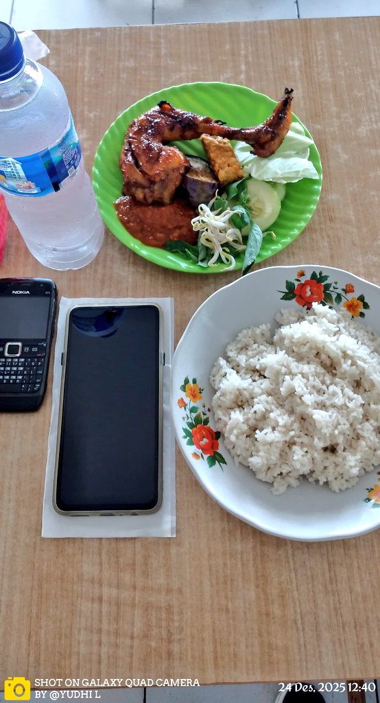 YUDHI_Laksana's tweet photo. Manusia Itu Tidak Selamanya Benar Dan Tidak Selamanya Salah, Percaya Diri Penting, โSadar Diri Jauh Lebih Penting.โ
Met Sore ๐ซLand
#Rolasan https://t.co/MhUuBKWKNa