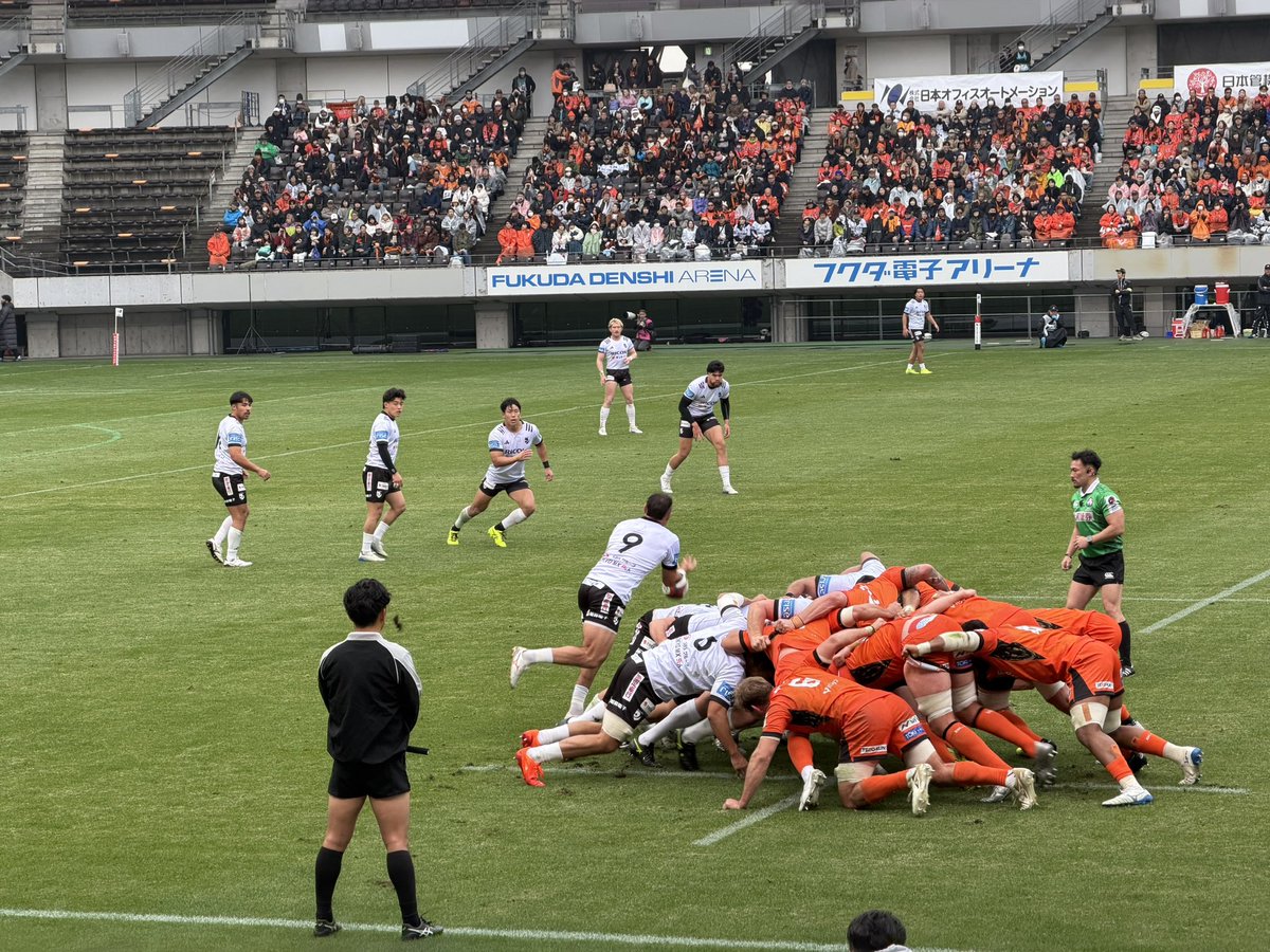 momen's tweet image. 12月14日、リーグワン第2節、リコーブラックラムズvsクボタスピアーズ戦。ビジターで熱い応援してきました。クボタ強かった！
フクアリもオレンジアーミーのみなさんの雰囲気もとてもよくて楽しかったです。バックスタンド全席自由席すごい。