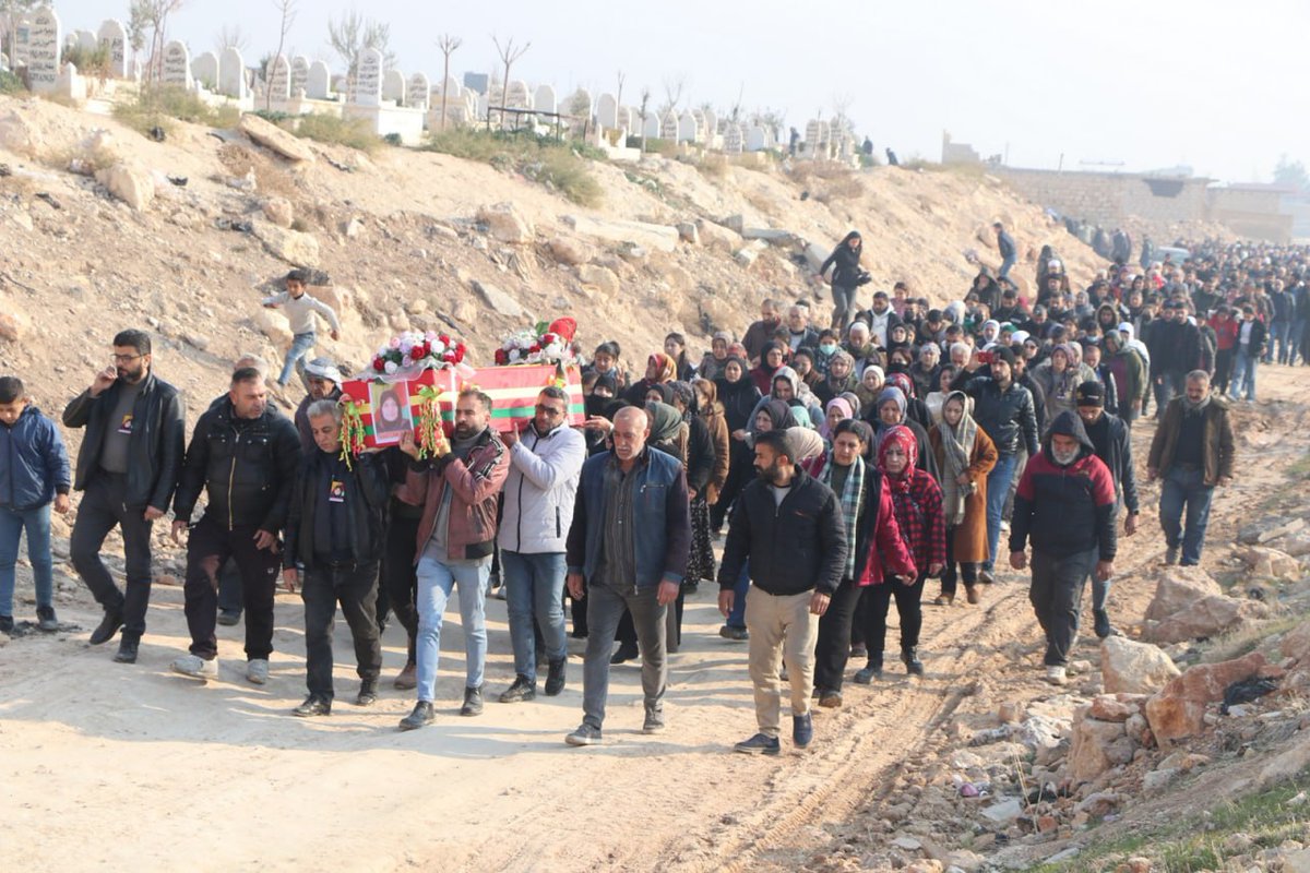 syriahr's tweet image. مراسم تشييع فدوى محمد الكردي في حلب بعد الهـ ـجـ ـمات على حيي #الشيخ_مقصود و #الأشرفية