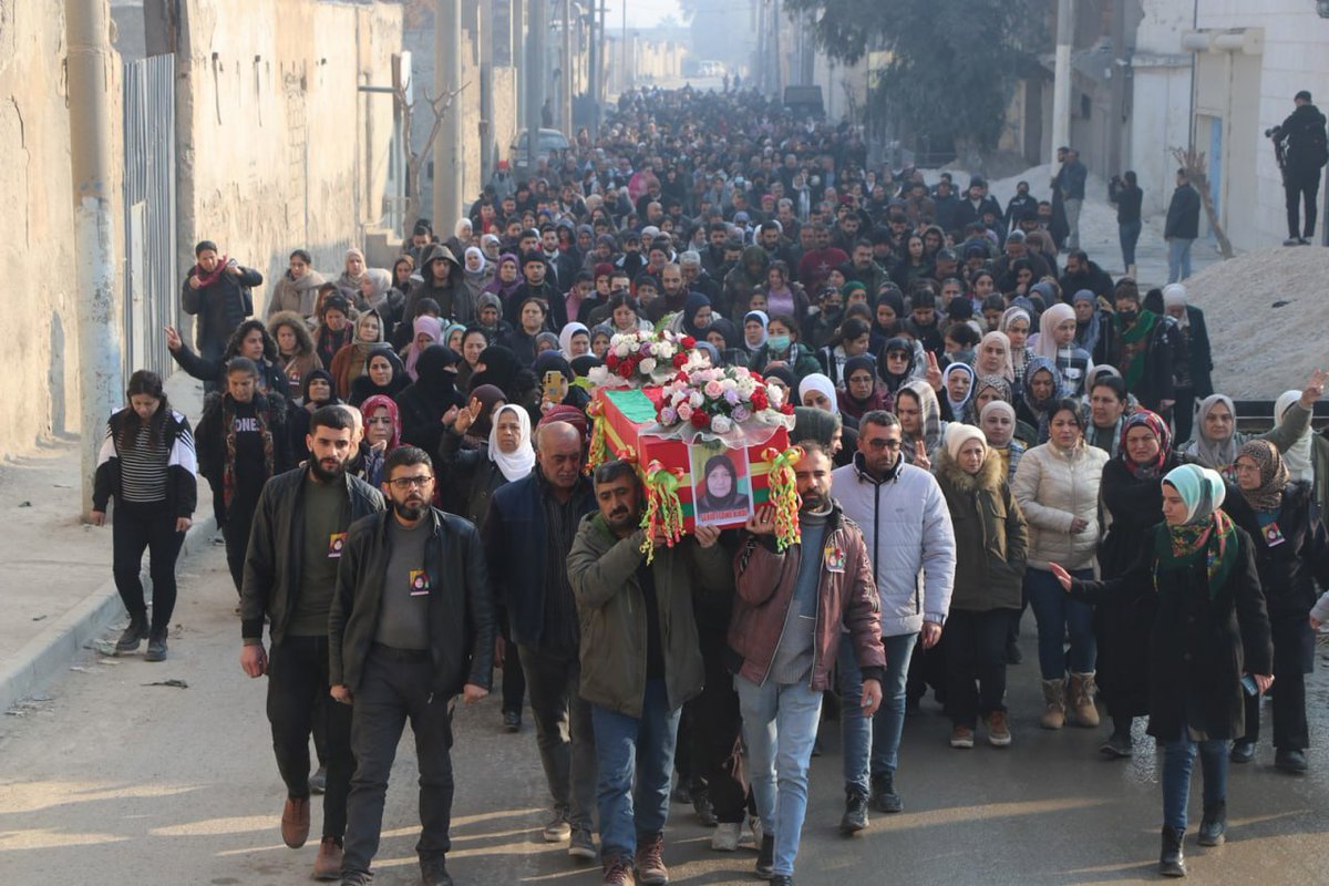 syriahr's tweet image. مراسم تشييع فدوى محمد الكردي في حلب بعد الهـ ـجـ ـمات على حيي #الشيخ_مقصود و #الأشرفية