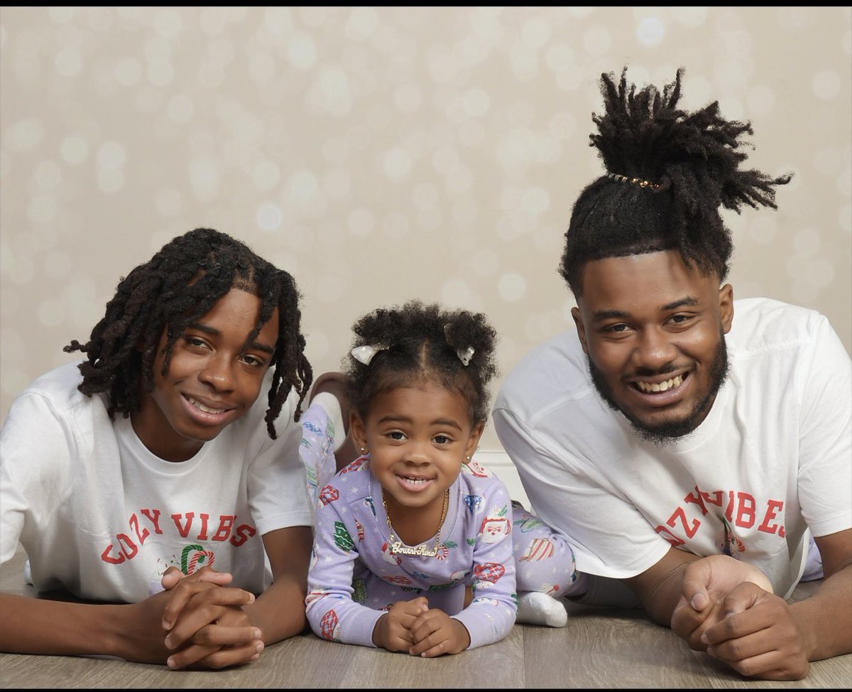 BADDASSBURG's tweet image. Happy holidays from my family to yours 🫶🏾 #2025 #HappyHolidays2025