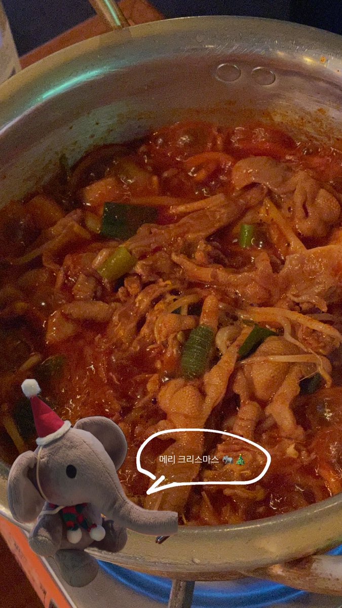 곽마와 함께 하는 크리스마스 이브
마음이 너무 힘들어요
으아ㅏㅏㅏ아아아ㅏ아아아앙ㅇㅠㅠㅠㅠㅠ
근데 미리 메리 크리스마스긴 해 마이클 ㅠㅠㅠㅠ