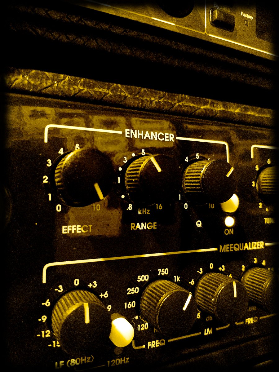 Mixtering concluded
To the magnificent vocals by #xes ,  I have added parallel saturation here with the #joemeek Oneq, to recreate those unhealthy and icy atmospheres that the #hesperus track needs
The last track of Ulag Zone Assault
#rawblackmetal #theextremeway