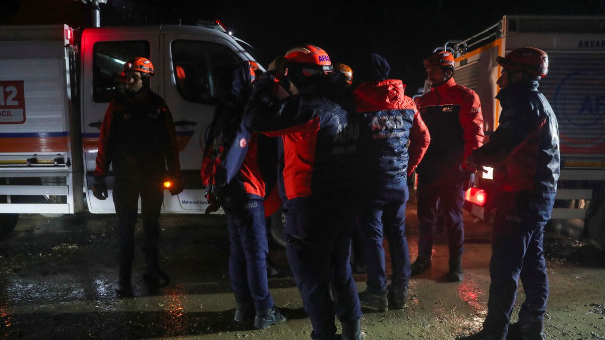 ThDesiSensation's tweet photo. 😔 Shocking loss for Libya!
Army Chief Gen. Mohammed Ali Ahmed al-Haddad killed in a tragic plane crash in Turkey.
8 people on board lost their lives.
Libya declares 3 days of national mourning.
Prayers for peace! 🇱🇾🙏
#Libya #PlaneCrash #AlHaddad #BreakingNews https://t.co/bb9wMGDnBv