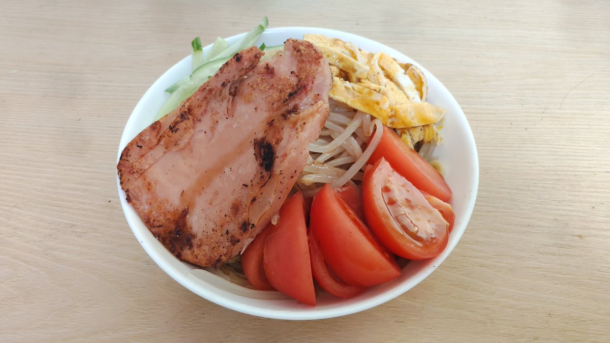 Jack_Moai's tweet photo. やっぱりクリスマス飯は冷やし中華 https://t.co/uBvfGuw5Wu