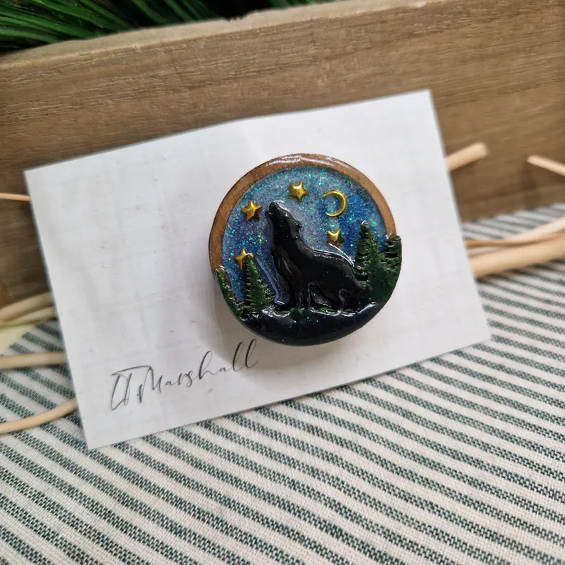 lmarshallauthor's tweet photo. ✨ Merry Christmas ✨
A huge thank you to everyone who’s supported my small Scottish business this year 💚
Orders placed from now will be posted after New Year’s Day.

Lang may yer lum reek ✨

Sharing one of my pieces here — inspired by quiet winter nights 🌙 https://t.co/zEhFUmEjCl