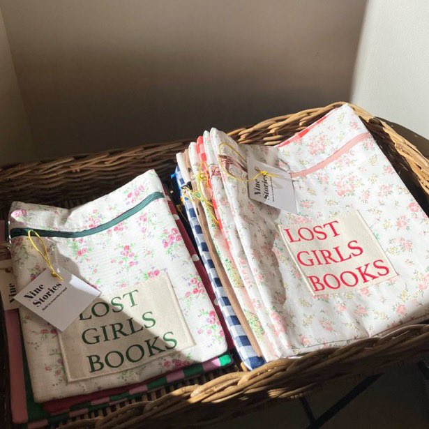 Nine Storiesさん @tw_nine_stories のブックポーチが入荷しました