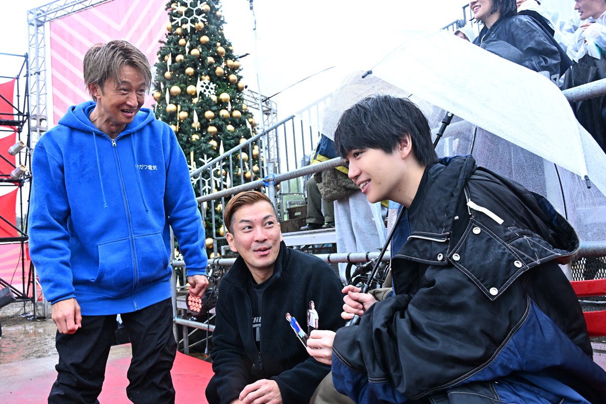sasuke_tbs's tweet image. ／
#SASUKE2025 放送中🎅
＼

人気声優  #千葉翔也 さん🎤 
日置さん＆川口さんのアクスタを持参するガチ勢！

ALTIOR Tシャツを汚さないと誓うも…😭
TBSアニメ出演も続々決定✨ 

#どうせ恋してしまうんだ
#シャンピニオンの魔女 
#氷の城壁
リベンジ誓う声に注目🔥
#SASUKE2夜連続 🎄
