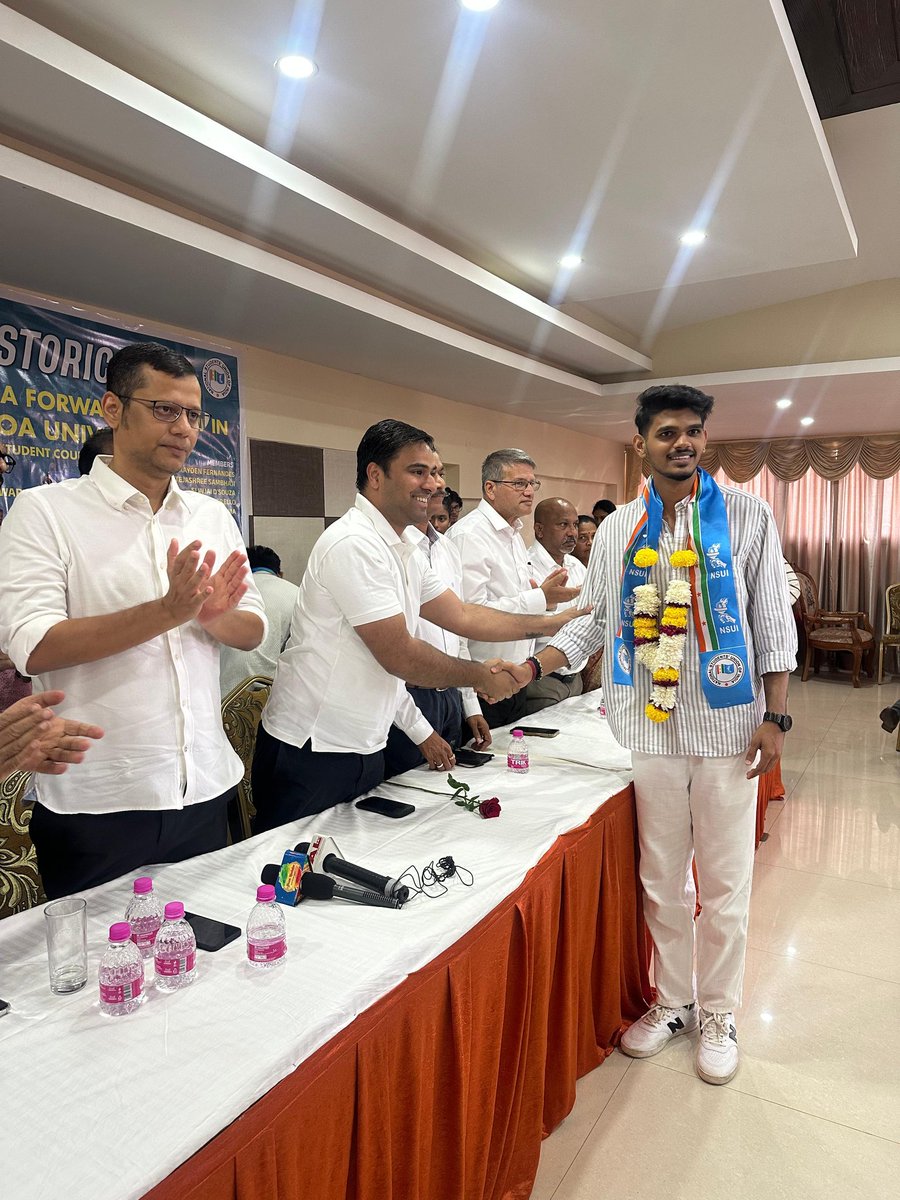 nsui's tweet photo. NSUI President Shri @varunchoudhary2 addressed a press conference in Goa in the presence of senior leaders of @INCGoa and the newly elected Goa University Students’ Council (GUSC). 

He congratulated the newly elected council and spoke on the mandate given by students for democratic and student-first leadership on campus.

@girishgoaINC @Yurialemao9