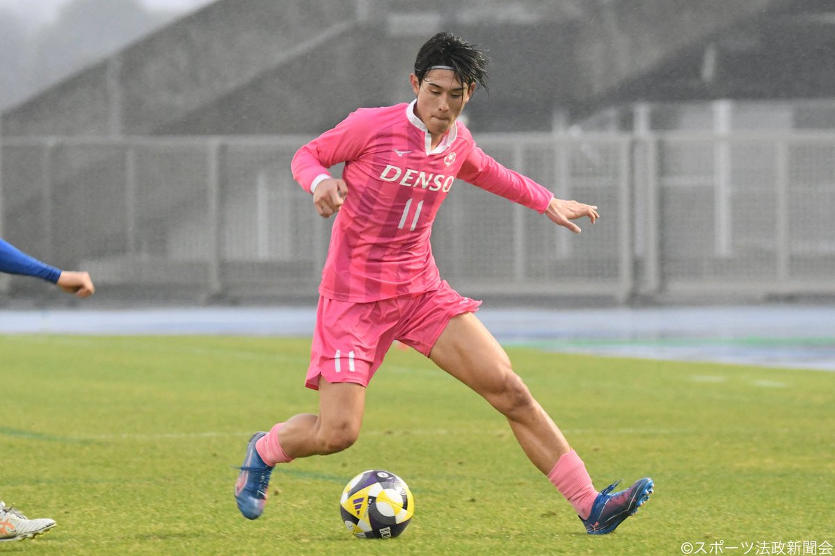 【#Golazo】
本日から行われた『IBARAKI Next Generation Cup2025』。

#U21関東大学選抜 に選出された #小池直矢（現3＝#前橋育英）は、U-22日本代表との一戦にて、1ゴールを奪う活躍を見せました！

右サイドからのクロスに、右足で合わせた先制点。喜びの瞬間を含む、本日の写真を公開いたします📷