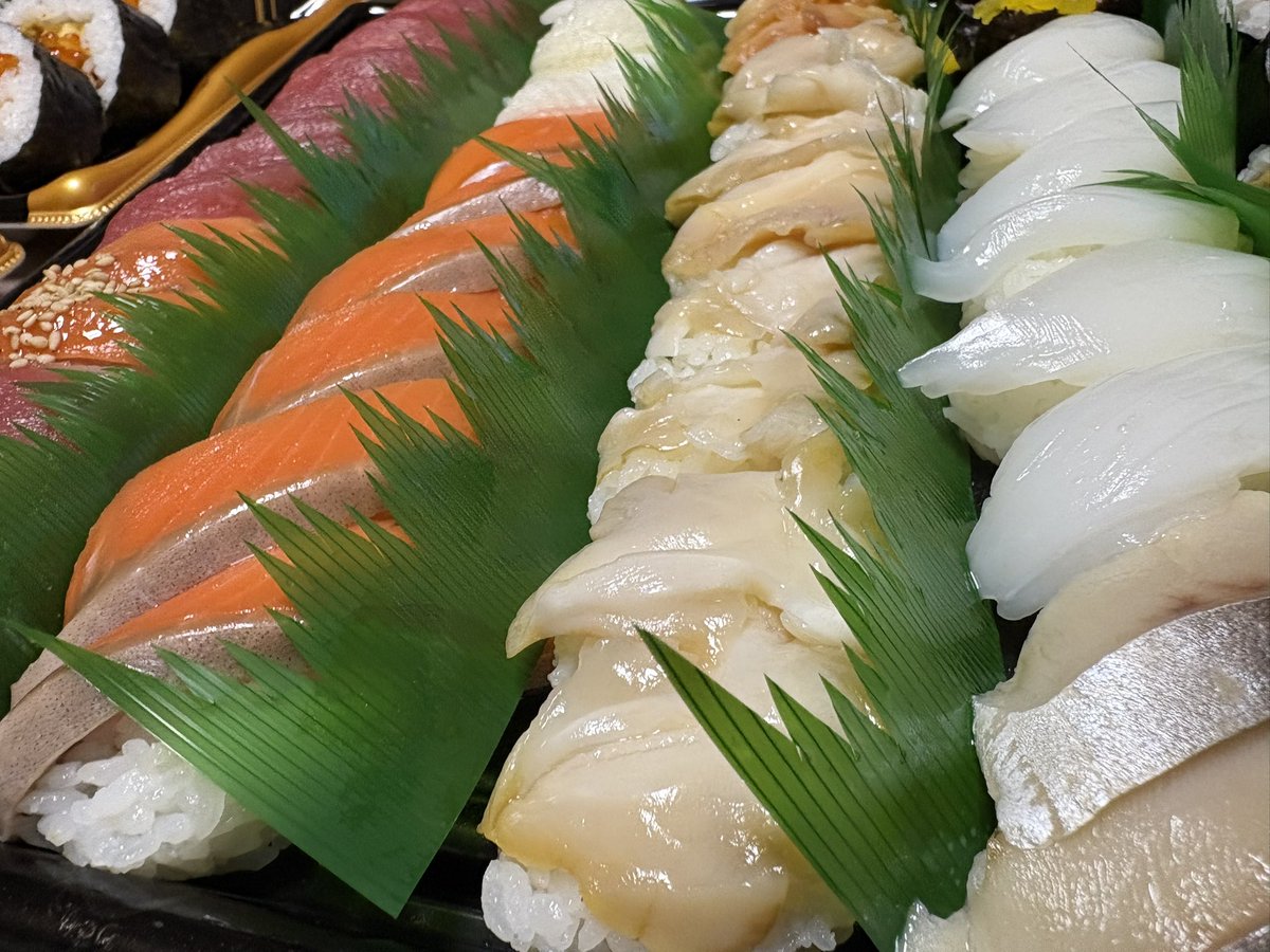 メリークリスマス✨️
夜はチキンとお寿司、後でケーキ☺️