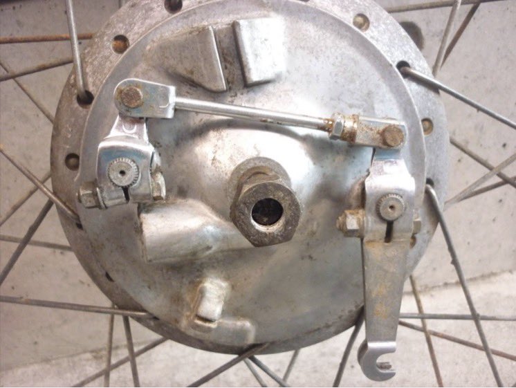 #クリスマスプレゼントに欲しいパーツ四選 実はもうそこまで必要に駆られてるブツって無いんですけど、敢えて言うならやはりドリのワンポートヘッドとか乾クラは一個くらい欲しいかも…あと適度サイズの2LSドラムね!森脇猿なら排気量upは興味無いけど5速化はしたいかな。 