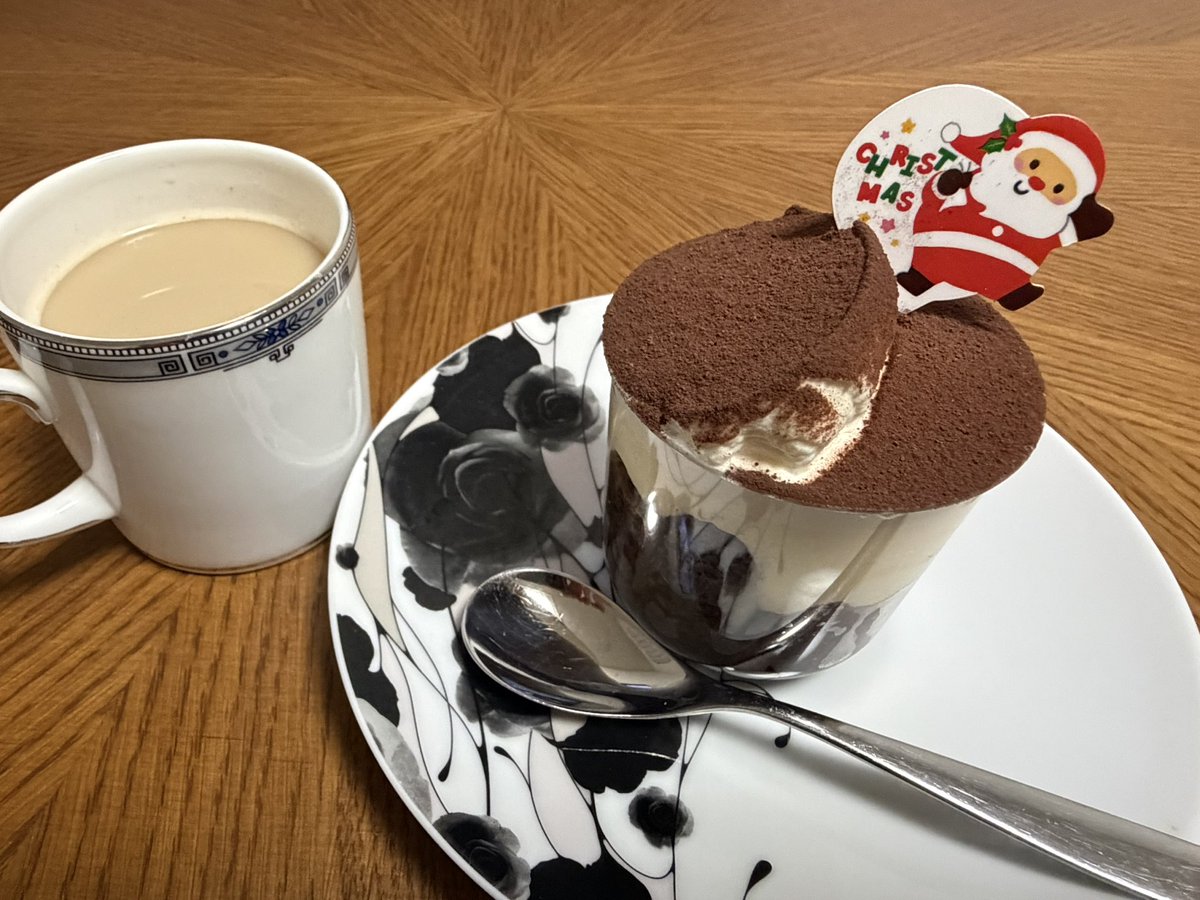 blackmoral3210's tweet photo. 明日は仕事なのでイブにケーキいただきます🎂( ‘ч’ ) https://t.co/tnvYM5hTne