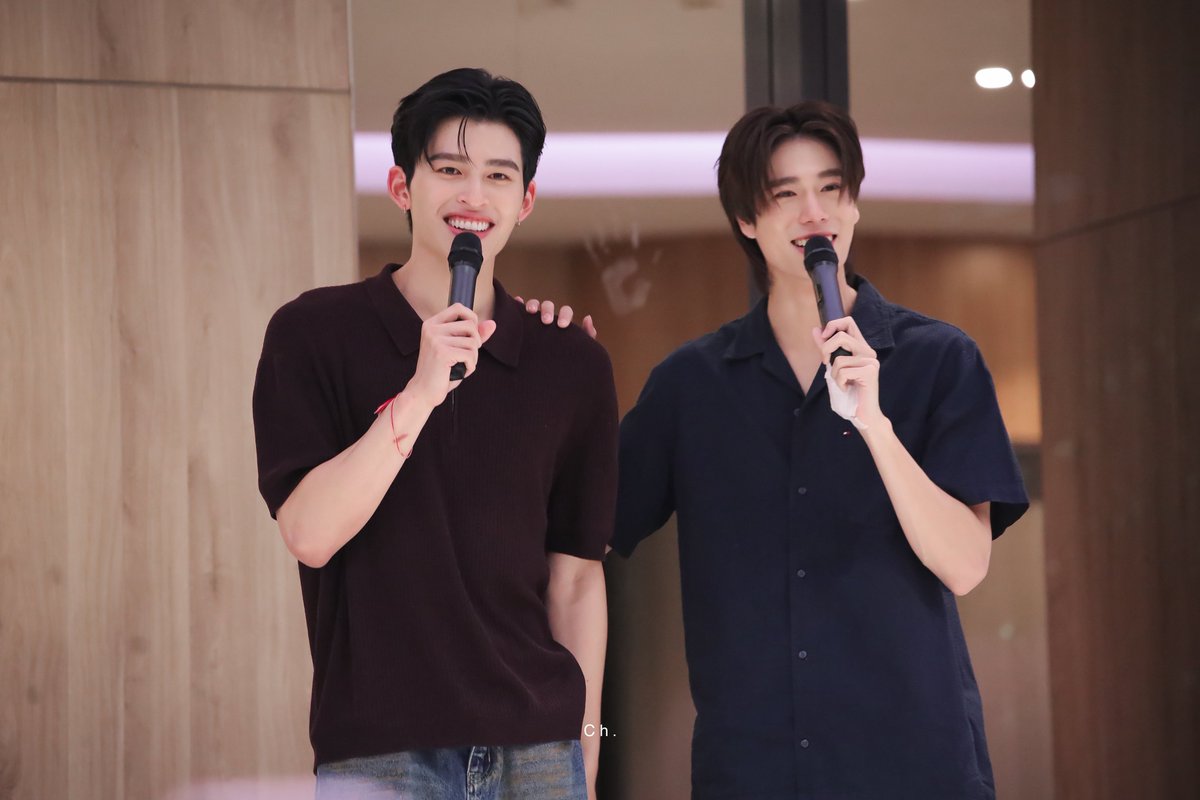 เห้ยๆ เขาแตะตัวกันนนนนน 🫣🫠

ME AND THEE PARTY PROMOTE

#MeAndTheePartyPressTour 
#ปอนด์ภูวินทร์ #PondPhuwin  #ppnaravit #phuwintang