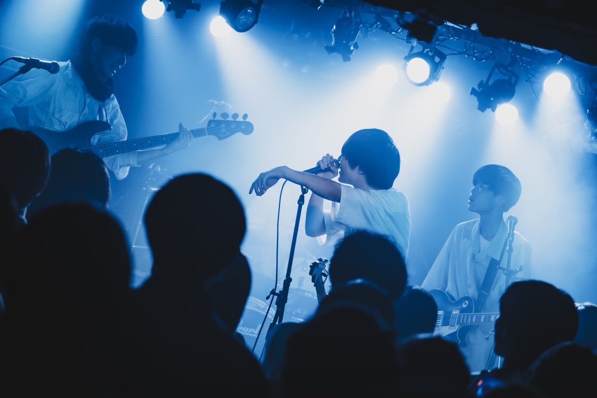 12月30日 今年の年越しはLIVEHOLICで20:00~出演です！
よろしくお願いいたします。