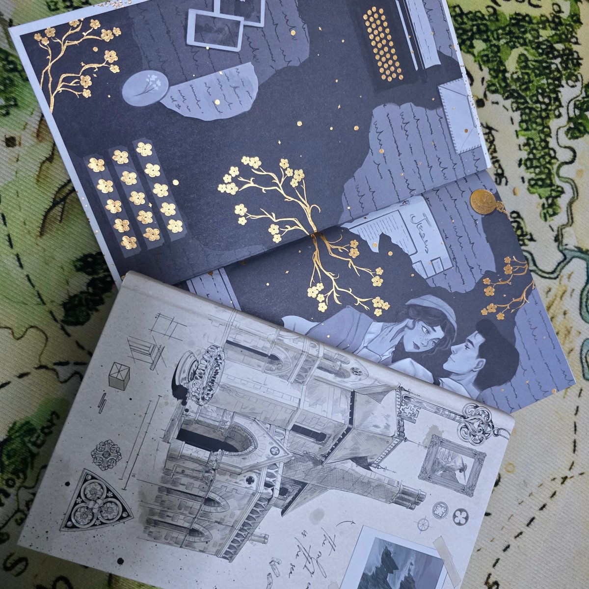 Labebabooks's tweet image. خلينا متفقين انه a study in drowning اول ما نزلت كانت standalone بعدين تقرر اضافة جزء ثاني 
اذا حد قرأه يخبرنا يستاهل ولا لا .. قرأت الجزء الأول وقيمته يمكن ٤ نجوم بس ما في يشدني أكمل.