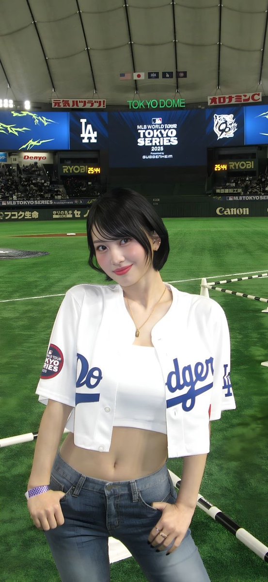 n_6437's tweet photo. @MLBJapan MISAMOの始球式です！︎👍🏻 ̖́- https://t.co/8qepeBMtuQ