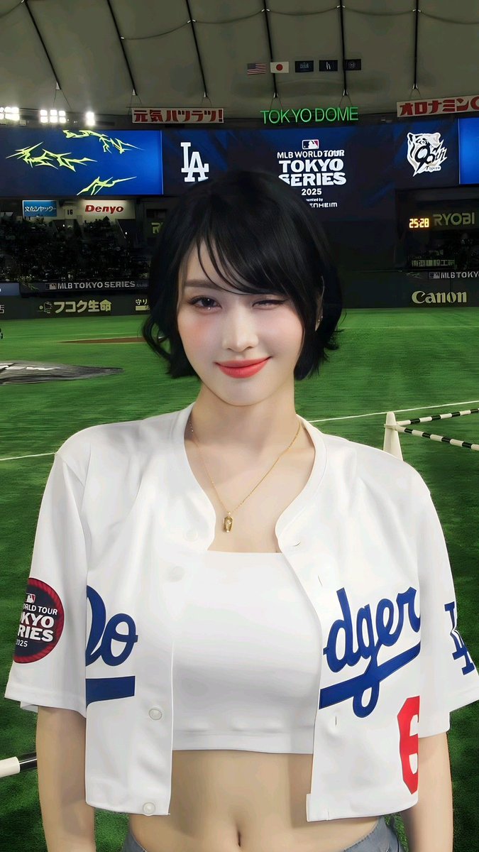 n_6437's tweet photo. @MLBJapan MISAMOの始球式です！︎👍🏻 ̖́- https://t.co/8qepeBMtuQ