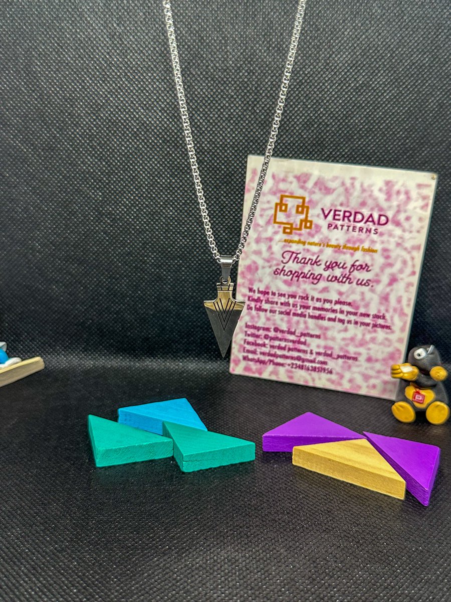 VerdadPatterns's tweet image. For the ones who dare to be different- Unisex Silver Round-box Arrow Neckchain
Price- N6,000
.
To order: Call / WhatsApp: 08163851956 or send us a DM
.
#silver #silverneckckain #silvernecklace #mensjewelry #mensjewellry mensnecklace mensneckchain  unisex jewelry unisexneckchain