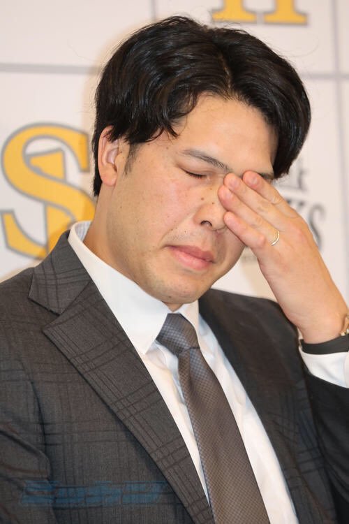 SNikkansports's tweet photo. 【ソフトバンク】藤井皓哉、球界に新たな希望の光　戦力外→独立Ｌ→NPB復帰で大台１億円！ 
#sbhawks #藤井皓哉 

https://t.co/jNgnABFTuX https://t.co/0jMDlV54jv