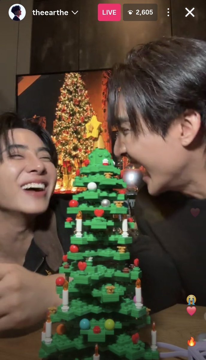 tusen_stjerner's tweet image. The christmas themed background on TV is back this year 😆
#เอิร์ทมิกซ์ #EarthMix