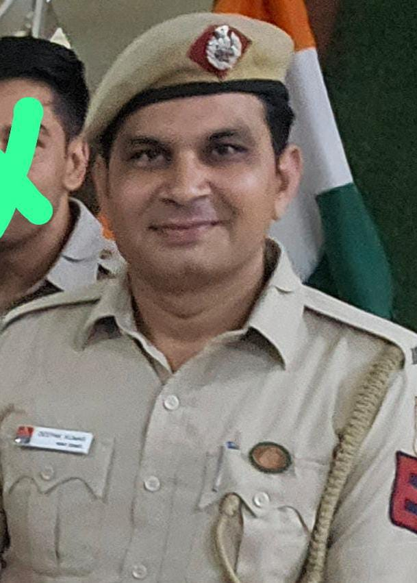 गाजियाबाद: दिल्ली पुलिस का सिपाही दीपक गिरफ्तार ➡चोरी की गाड़ी से एक्सीडेंट  करने के मामले में अरेस्ट ➡दिल्ली के गोकुलपुरी थाने में तैनात ...