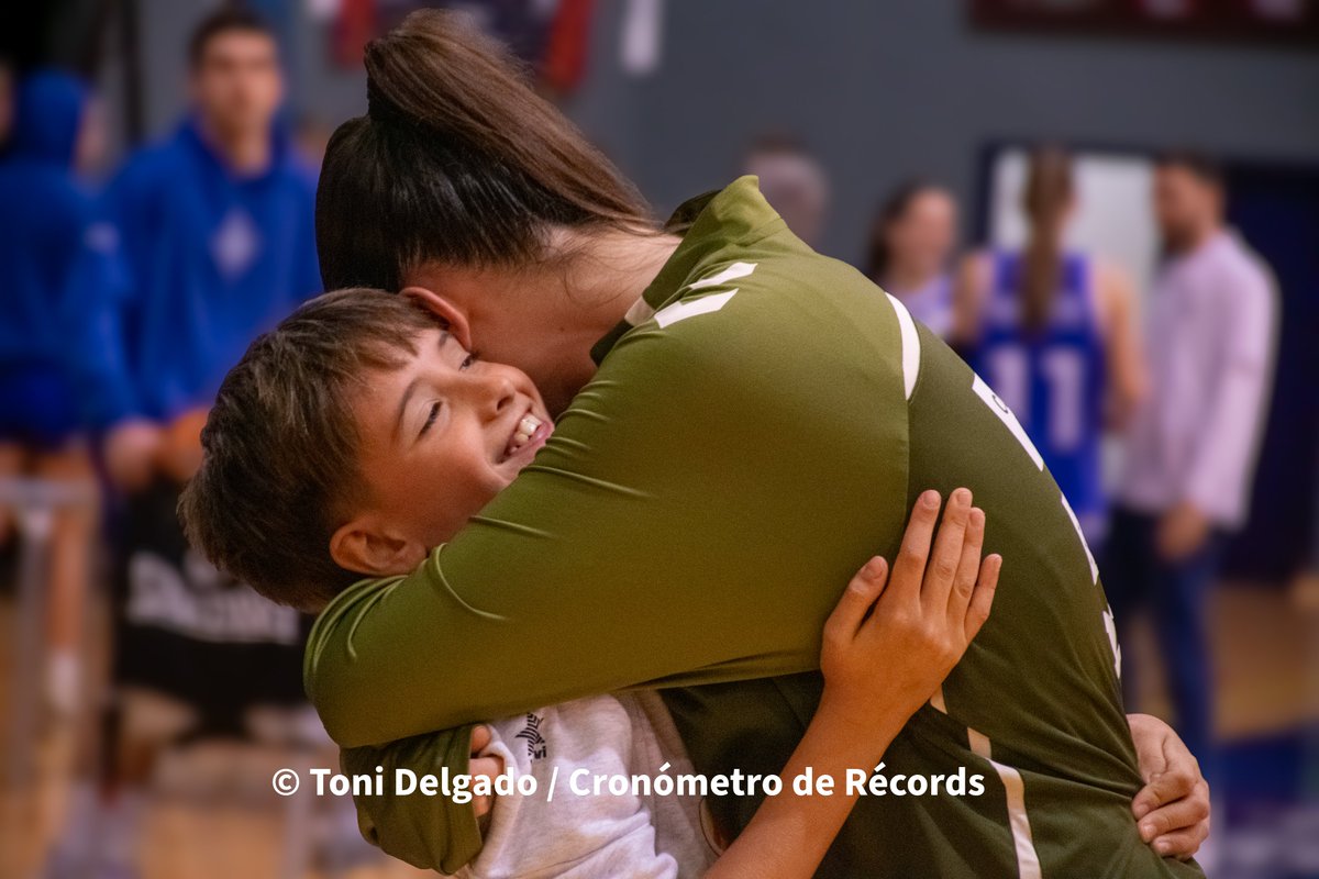 🫂“Existe más poder en un fuerte abrazo que en mil palabras bien articuladas” (Ann Hood). 

✍️📸 Galería de clics (y de 📷) del <a href="/cbsantfeliuenc/">CB Santfeliuenc</a>-<a href="/Celtabaloncesto/">CELTA BALONCESTO</a> (Liga Femenina Challenge). #basketfem 

✍️📸 <a href="/ToniDelgadoG/">💫 Toni Delgado ⚒️</a> para <a href="/cronoderecords_/">Cronómetro de Récords</a> 

👇
cronometroderecords.blogspot.com/2025/12/fotogr…